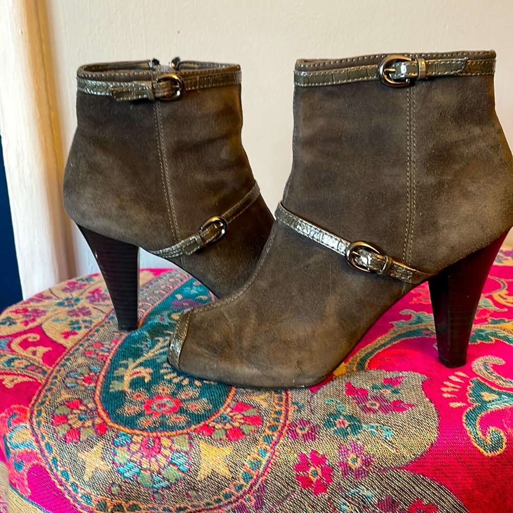 Suede bootie